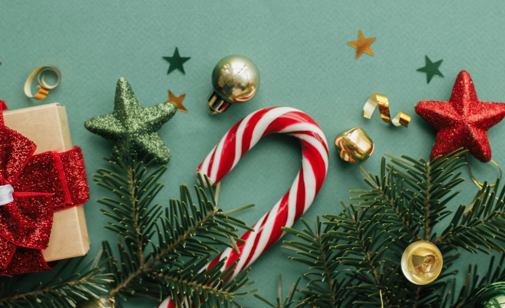Christmas border with gifts and candycanes