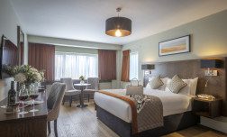new/glenroyalhotel-executivedoublebedroom-107web.jpg