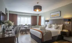 new/glenroyalhotel-executivedoublebedroom-107web.jpg