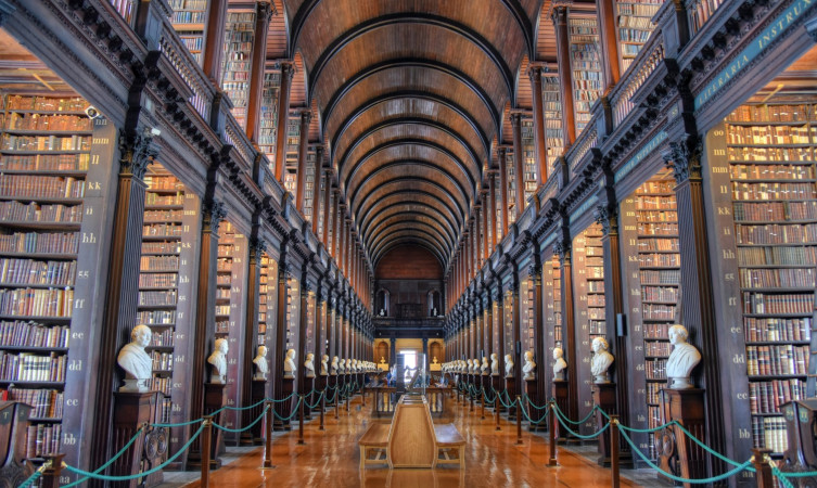 Hotels near Trinity College Dublin - Image of TCD Library 