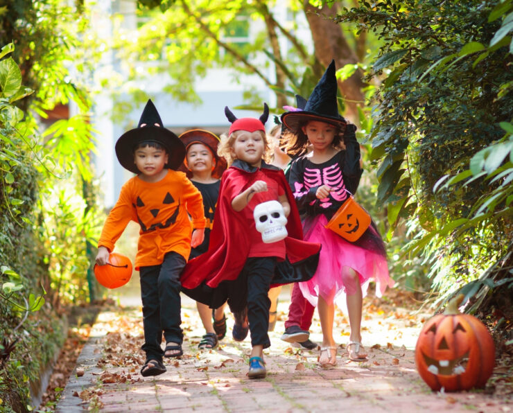 Halloween costumes - Glenroyal Hotel
