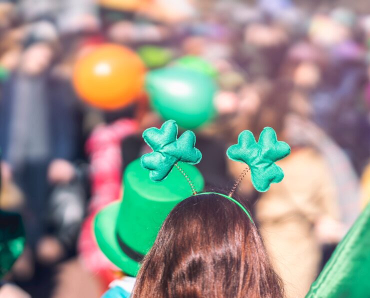 shutterstock 2135422087 st patricks day parade - Glenroyal Hotel