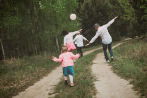 Glenroyal Hotel Spring Family Image 1920 x 1080px - Glenroyal Hotel