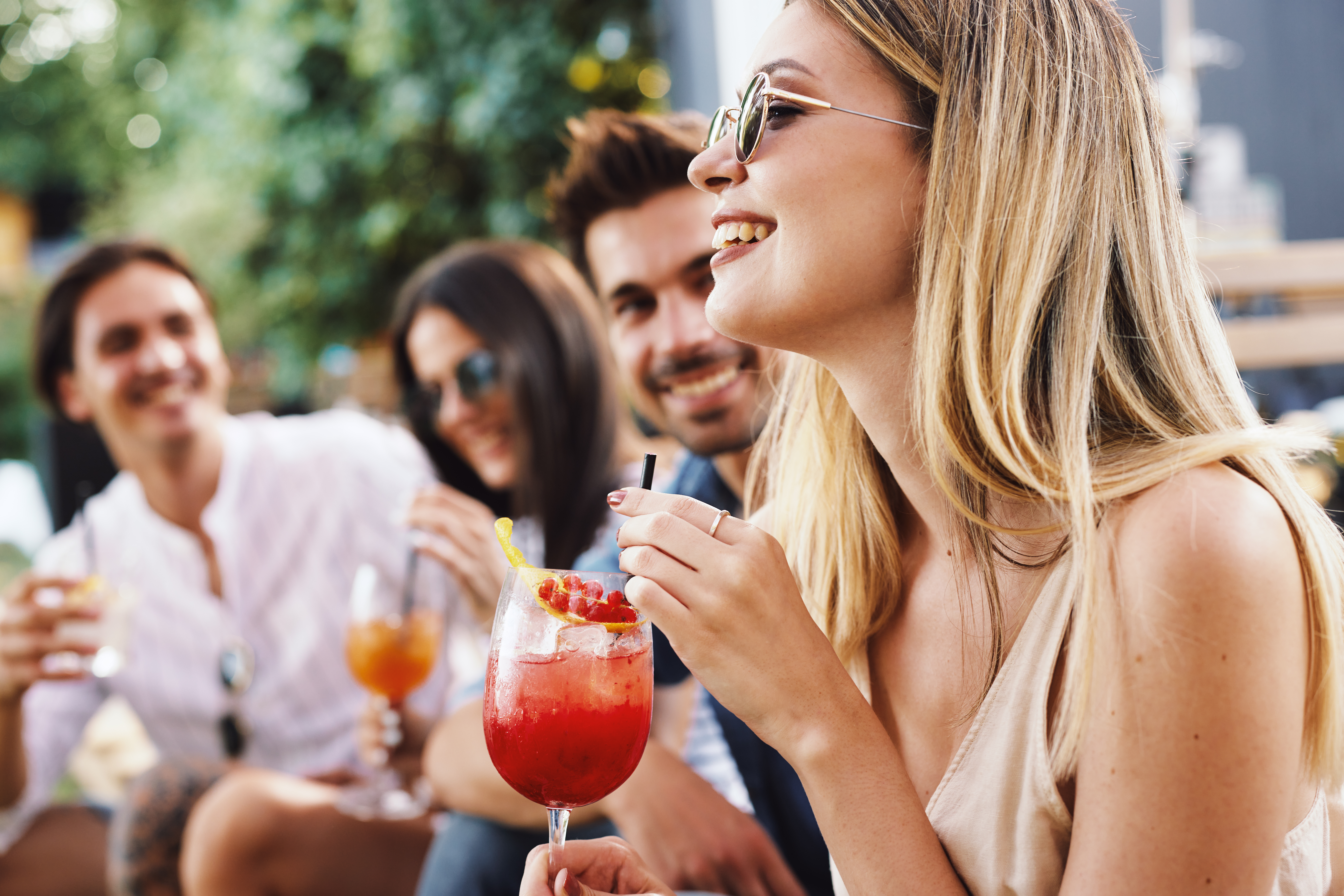 shutterstock 2014483850 group of summer friends bbq drinks - Glenroyal Hotel