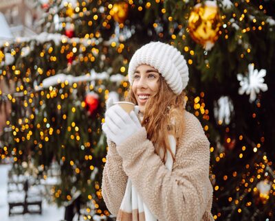 shutterstock 2547079191 girl at Christmas marketing with hot cocoa 1536x1024 1 1 - Glenroyal Hotel